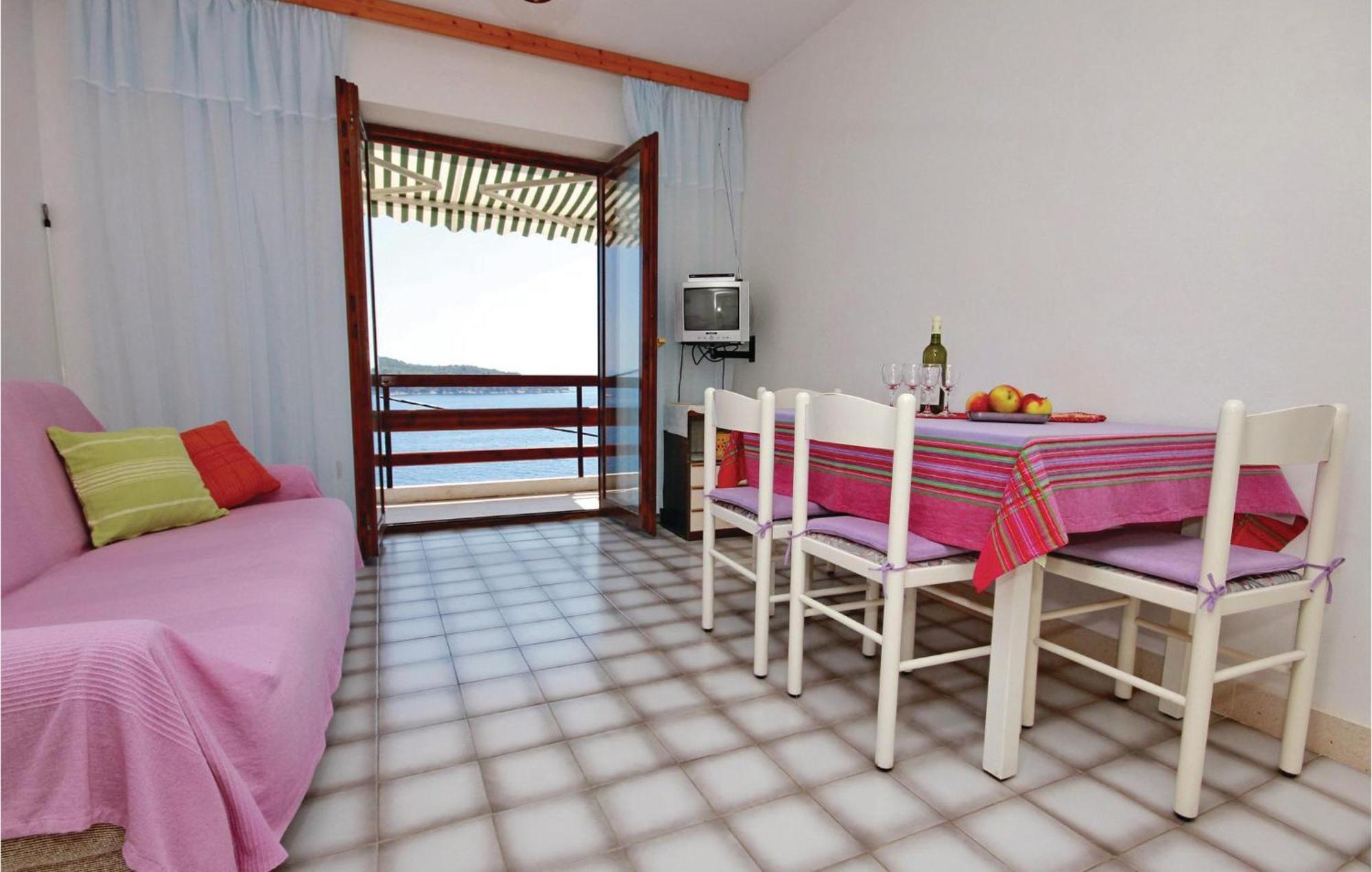 Beautiful Apartment In Prizba With Wifi エクステリア 写真