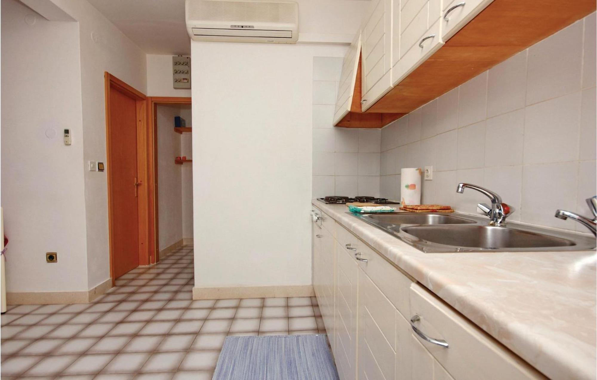 Beautiful Apartment In Prizba With Wifi エクステリア 写真